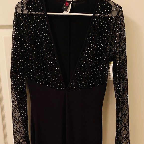 Deep V Jumpsuit (M) - Picture 5 of 6